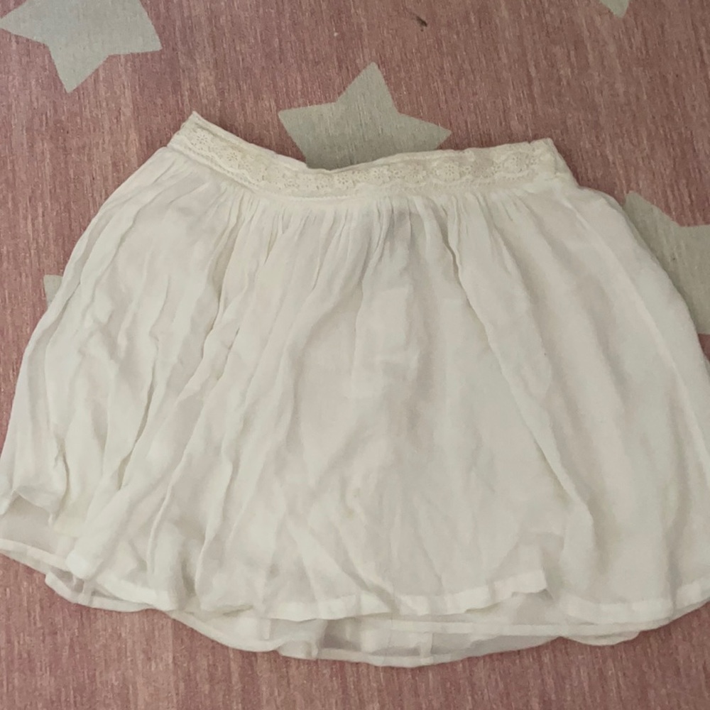 White beach skirt with lace waistband